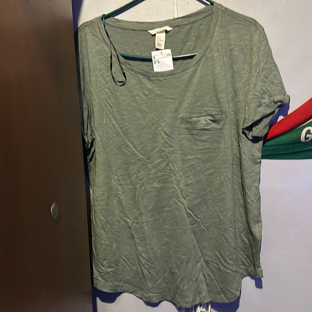 Green short sleeve top